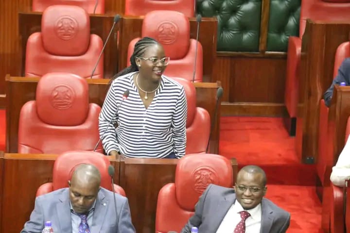 Tashwilsons's tweet photo. As a country I think now we need more MCA like this lady.
She is overworking and we like it.
#MCAatWork
#PerpsKazini https://t.co/TtWFreujfh