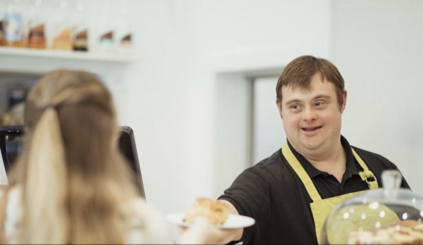 En el #DiaInternacionalTrabajador, reivindicamos derecho de las personas con #sindromeDown a un empleo digno y en igualdad de condiciones al resto de los empleados. Compartimos nuestro último informe sobre el empleo. 
Disponible aquí👉🏻 sindromedown.net/wp-content/upl…
  #empleo #inclusion