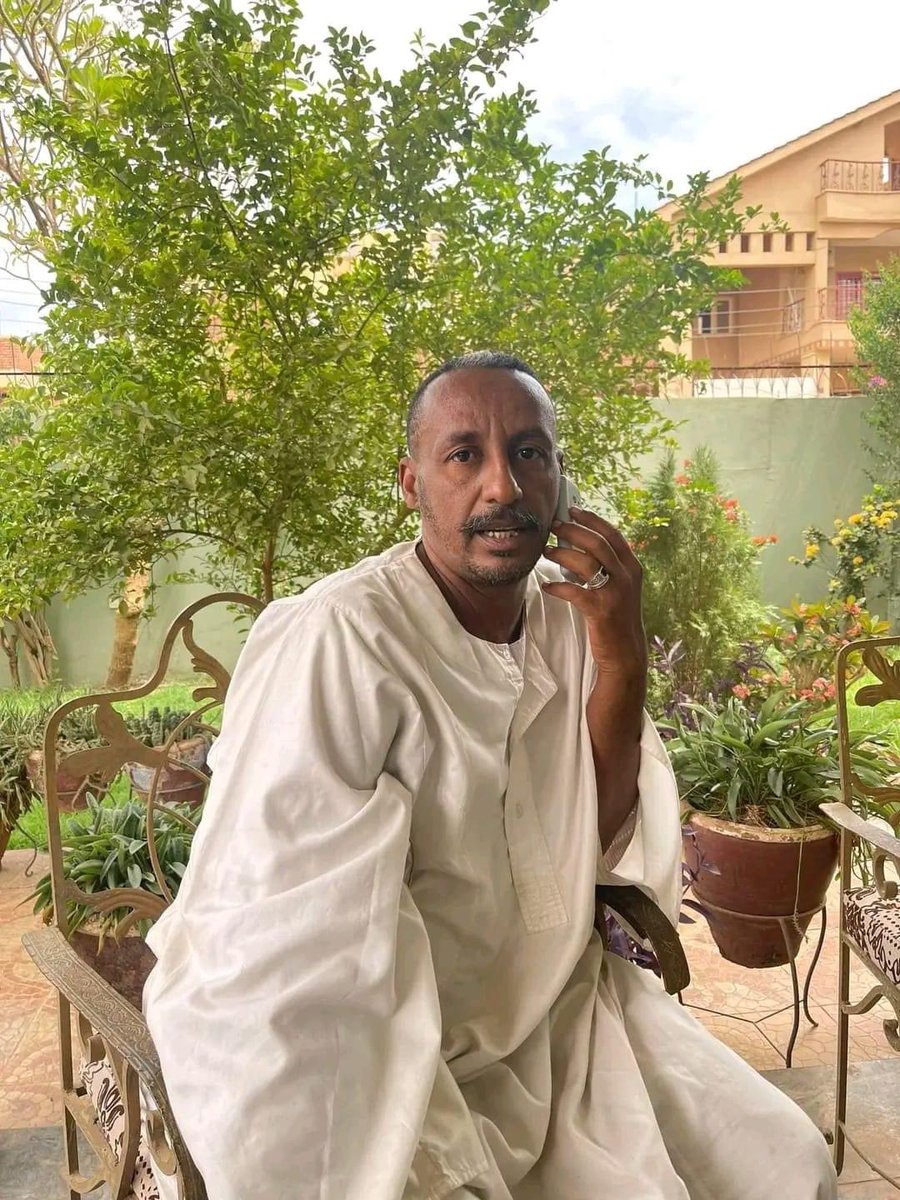 محمد ود النعمان ❤️
الازمة دي طلعت اجمل ما فينا زي ما طلعت اسوأ ما فينا 
محمد ده بشتري البنزين بي ٣ اضعاف سعرو وبشتري الدقيق بي ٣ و٤ اضعاف سعرو عشان يشغل المخبز بتاعو ويبيع العيشه بنفس سعرها 50 ج بياخذ مشوار كل يوم من بري لشارع الهوا عشان يجيب البنزين ويشغل مخبزو 🌹