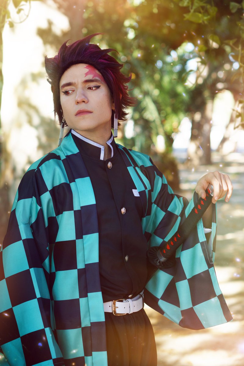 🧵 Dante Cosplay ✨ @FicZone tweet media