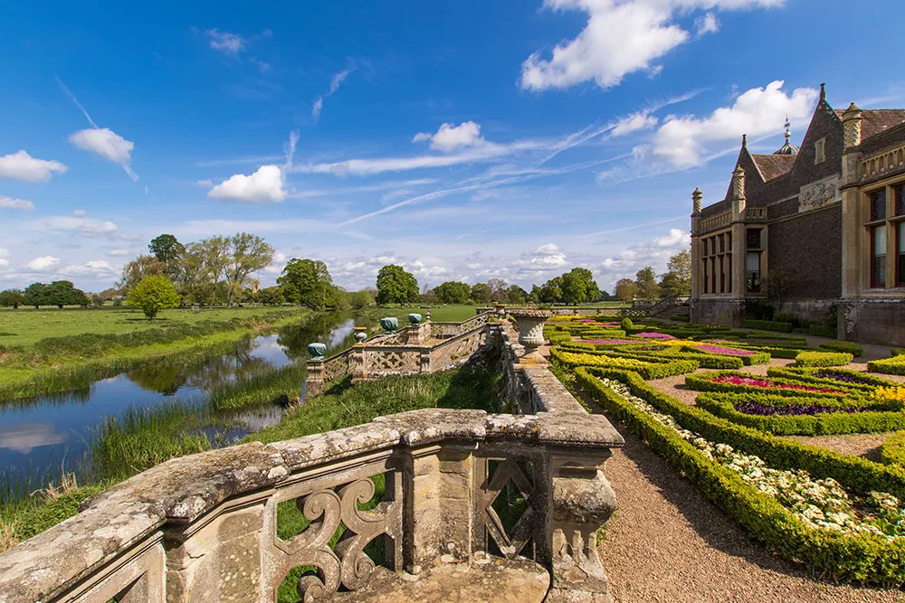 ShakespearesEng's tweet photo. With 3 bank holidays to enjoy this month you have even more time to explore Shakespeare's England. 

From mediaeval history and legendary literature, to family fun and glorious landscapes, there is something for everyone to enjoy. 

Plan your trip: https://t.co/B5Zi6doMiJ https://t.co/LyBQq2NYfz