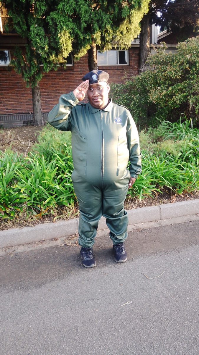 PSAFLIVE's tweet photo. Panyaza Lesufi spent almost half a billion for this guy to combat crime.
It is alleged that they got 3 months training, however, no one knew about the recruitment of the wardens until last week when he launched the verbally trained wardens.
Is ANC moving this country forward? https://t.co/hQtWWBHPIy