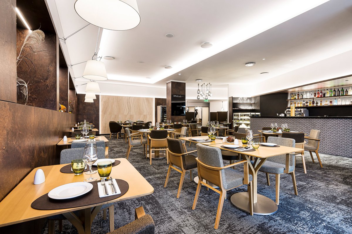IntrBrno's tweet photo. Skvělé jídlo, útulné prostředí v moderním designu, stylová prezentace pokrmů a milá obsluha, to je naše GUSTO Plzenka.👌

Great food, cozy atmosphere in a modern design, stylish presentation of dishes and friendly service, this is our GUSTO Plzenka . .👌
#brnofood #restaurant https://t.co/F1cWQI7MO7