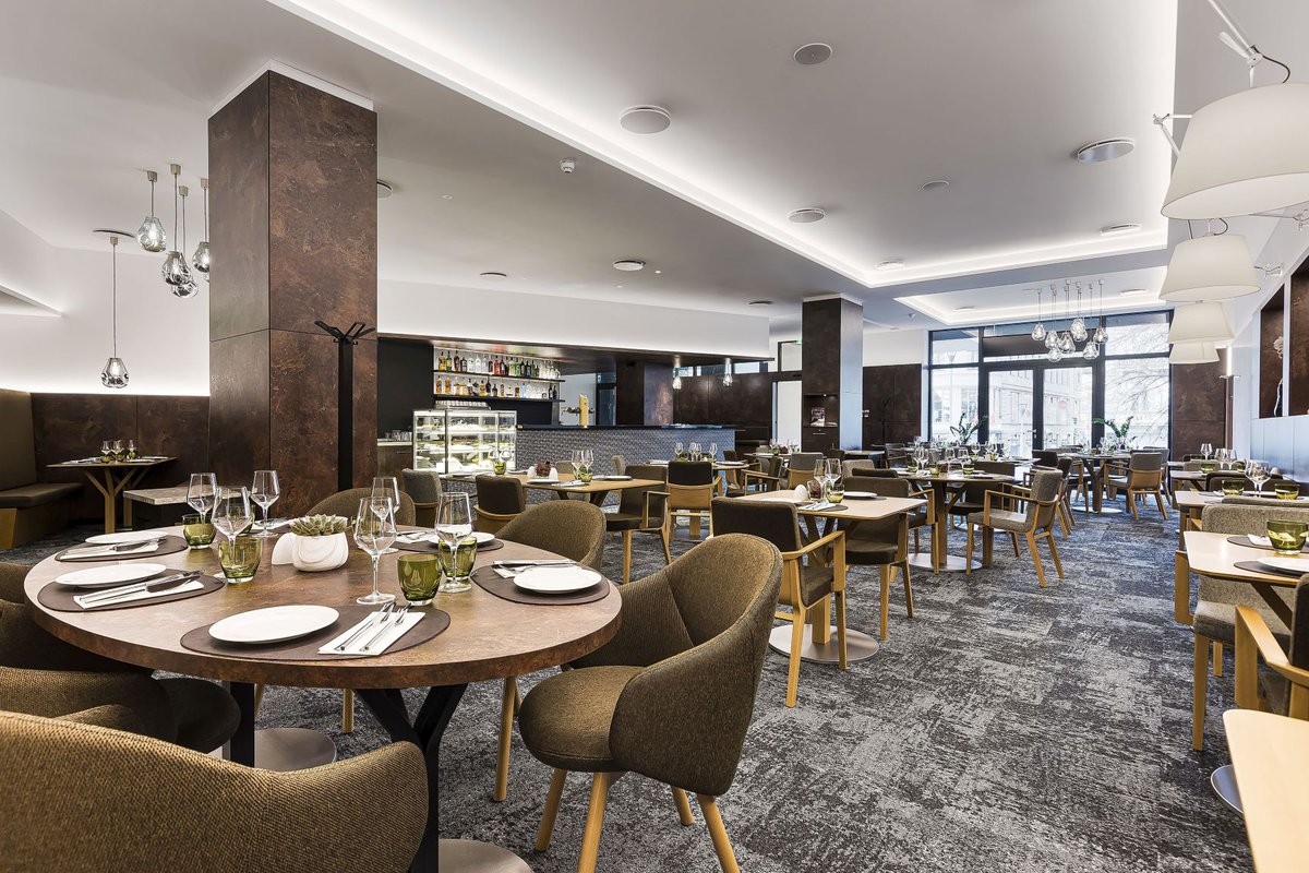 IntrBrno's tweet photo. Skvělé jídlo, útulné prostředí v moderním designu, stylová prezentace pokrmů a milá obsluha, to je naše GUSTO Plzenka.👌

Great food, cozy atmosphere in a modern design, stylish presentation of dishes and friendly service, this is our GUSTO Plzenka . .👌
#brnofood #restaurant https://t.co/F1cWQI7MO7