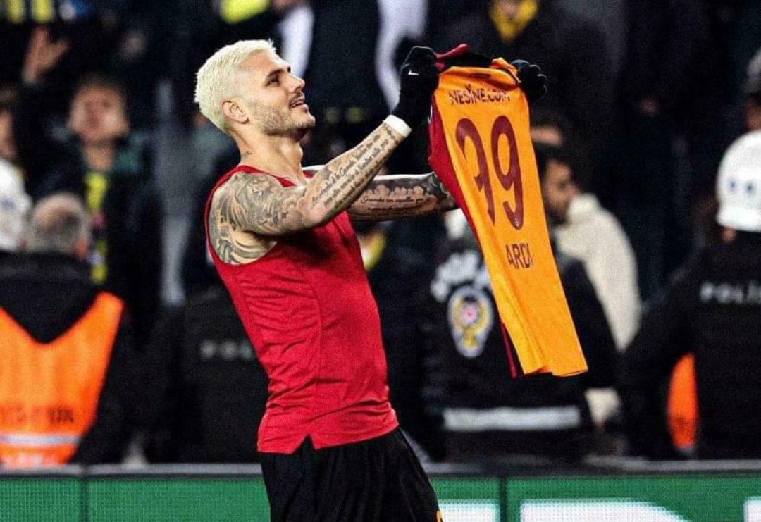 SinyorBoey's tweet photo. O forma kendi evinde kendi taraftarının önünde çıkarılmaz. Ezeli rakibinin evinde 50 bin kişinin önünde böyle çıkarılır. https://t.co/VQvmuXx44E