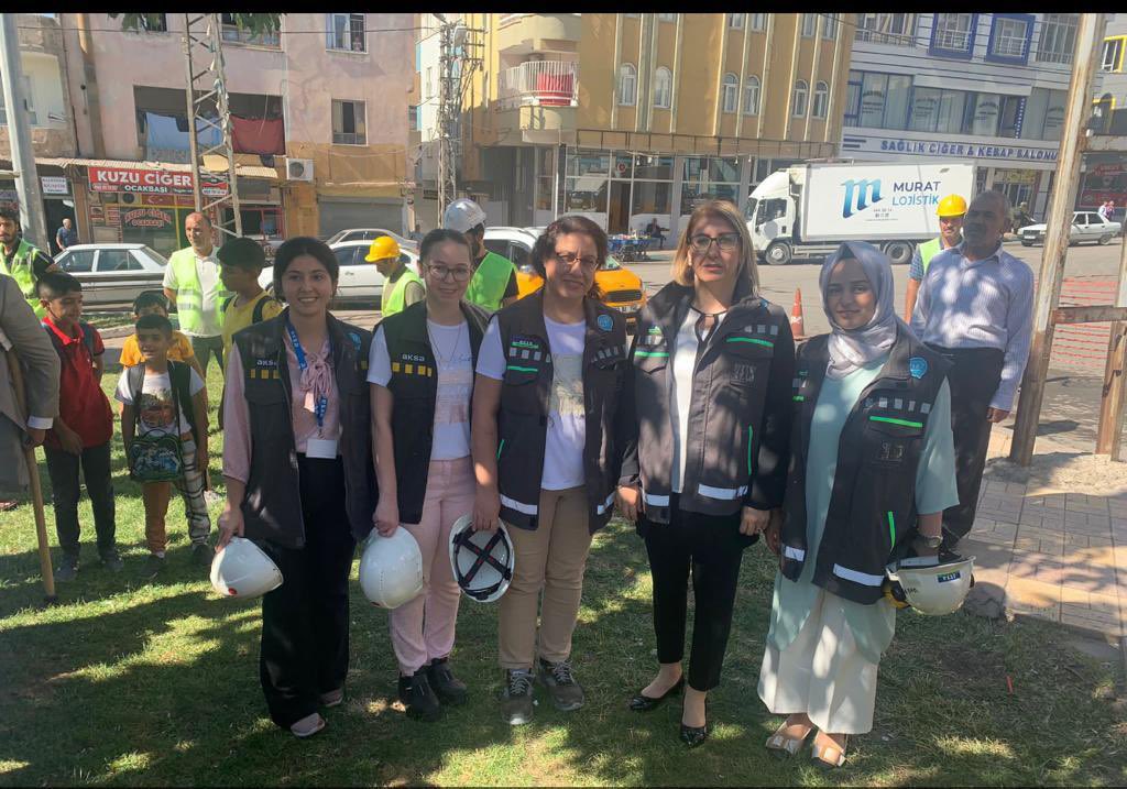 alperkonyali's tweet photo. ++ailelerinin yanına gitmeyip çadırda kalarak emekçi arkadaşlarının iaşesini sağlamak için görev başında kalan güzel insanlar , sevgili çalışma arkadaşlarım, değerli emekçiler ve aileleri ile tüm emekçilerin 
#1 Mayıs Emek ve Dayanışma günü  kutlu olsun.
⚙️🛠️⚒️ https://t.co/pZUjnG1ZZA