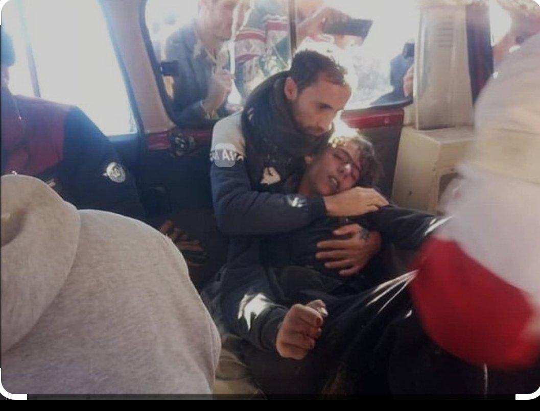 در روز جهانی کارگر، فرهاد خسروی جوان 16 سالە را بە یاد آوریم کە برای بدست آوردن لقمە ای نان در کوهستان های کوردستان از شدت سرما و زیر آوار برف یخ بست و پیکرش پس از چندین روز اینگونە پیدا شد 
#روز_جهانی_کارگر 
#فرهاد_خسروی 
#کۆڵبەر