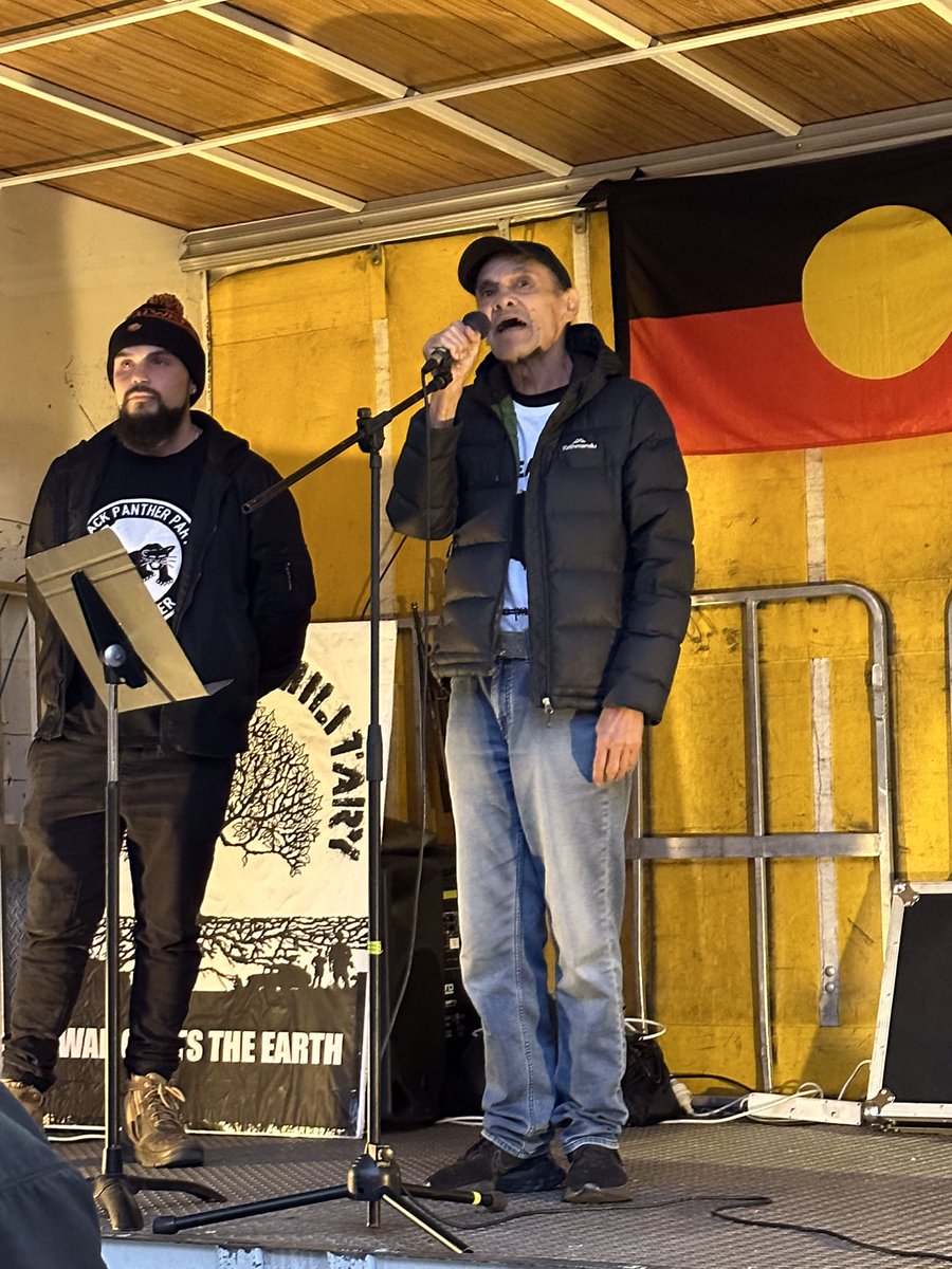 3CR's tweet photo. #MayDay #Solidarity #WorkersOfTheWorldUnite
LIVE on Community Owned + Community run @3CR #UnionRadio ❤️📻✊🏽 https://t.co/37RgLMMQC8
