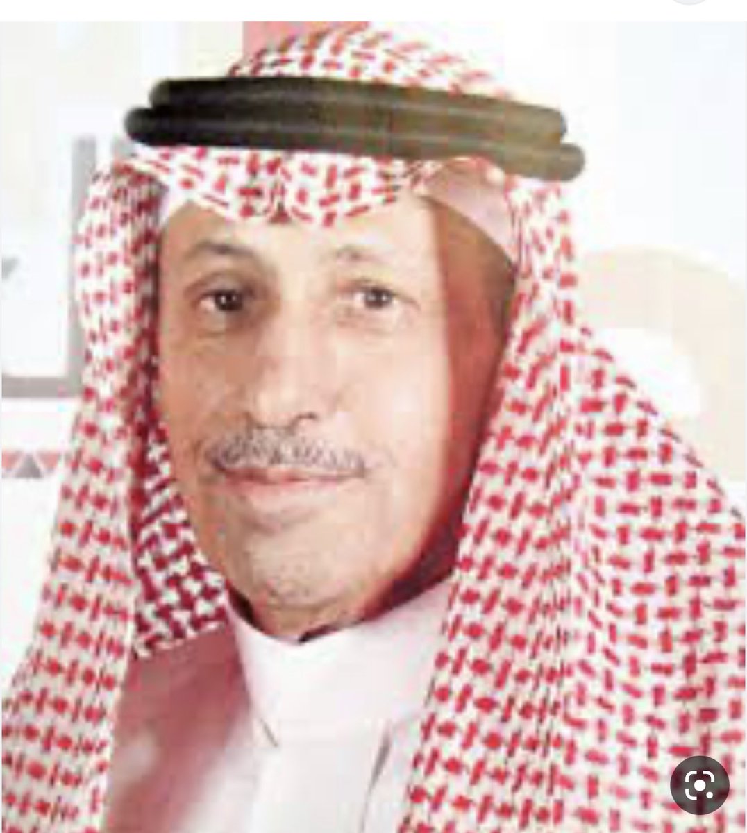 shmareek's tweet photo. نبارك للفنان الاستاذ أحمد الهذيل حصول ابنه إياس على الدكتوراة في الطب من جامعة بيرمنغهام ببريطانيا في مجال علم الاعضاء https://t.co/cRjwTeZAFC