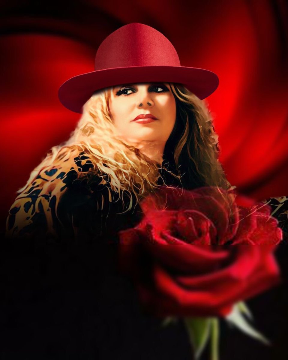 "A maggio alcune cose andrebbero solo sussurrate. A certi fiori che spuntano enormi e colorati nei campi"
Maggio è il mese delle rose, buon primo maggio a tutti, 🌹🌹🌹🌹🌹🌹🌹🌹