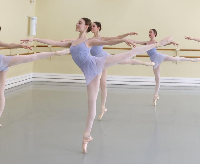 BalletCamp's tweet image. Our students are our pride.
Alicia Tebar was with us in Alicante during the summer intensives in 2019.
Now she is studying in the Mecca of dancers at the Vaganova Academy. Congratulations on passing your exams 🎉 and good luck 🤞🏻