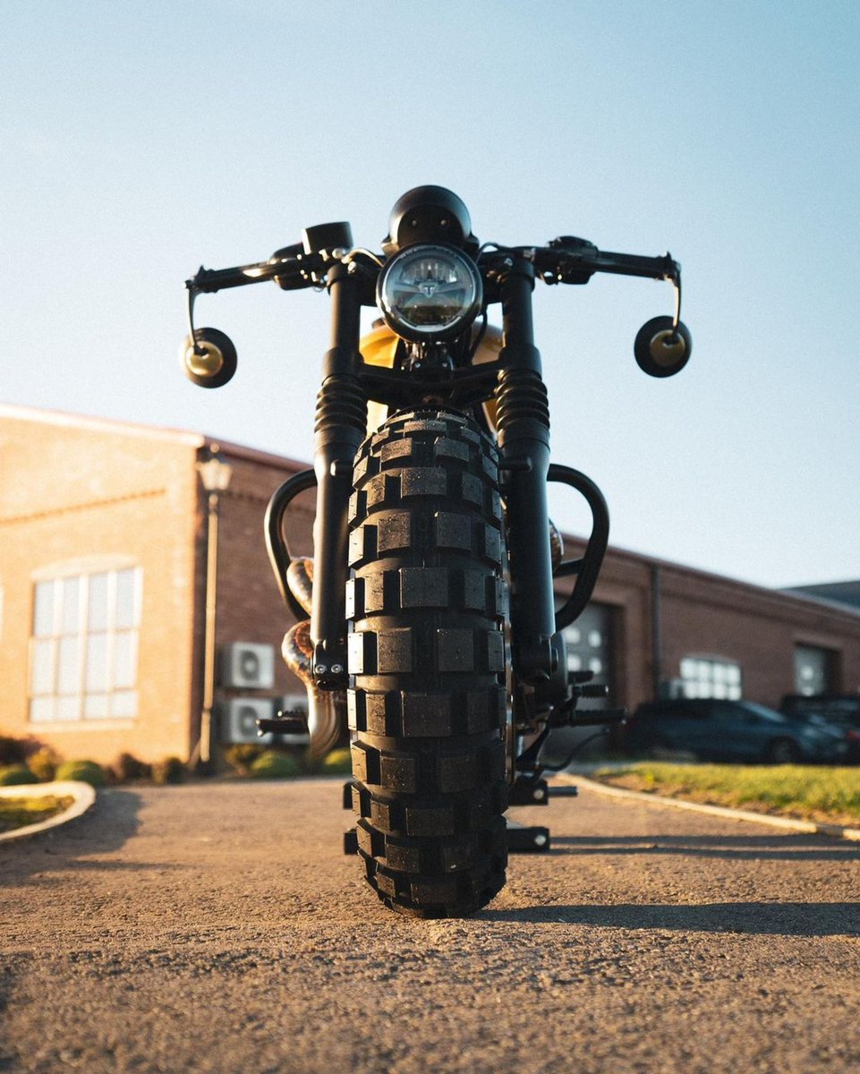 IndiaTriumph's tweet photo. This beautiful Bobber is built by the UK based Thornton Hundred Motorcycles, specialists in design of bespoke motorcycles.
#ModMonday #CoolTriumphCustoms #CustomTriumph #MakeItYourOwn #Bobber #ForTheRide #TriumphIndia #ThorntonHundredMotorcycles
π·: thorntonhundredmotorcycles https://t.co/H1u3A586lM