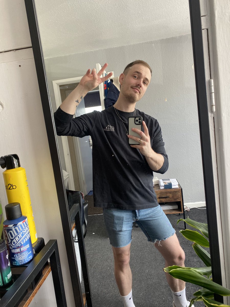 Rhys_Paco9's tweet image. My bank holiday consist of building a new bed and preparing the wall to be painted #gay #geek #DIY #sunny #shorts #BankHoliday