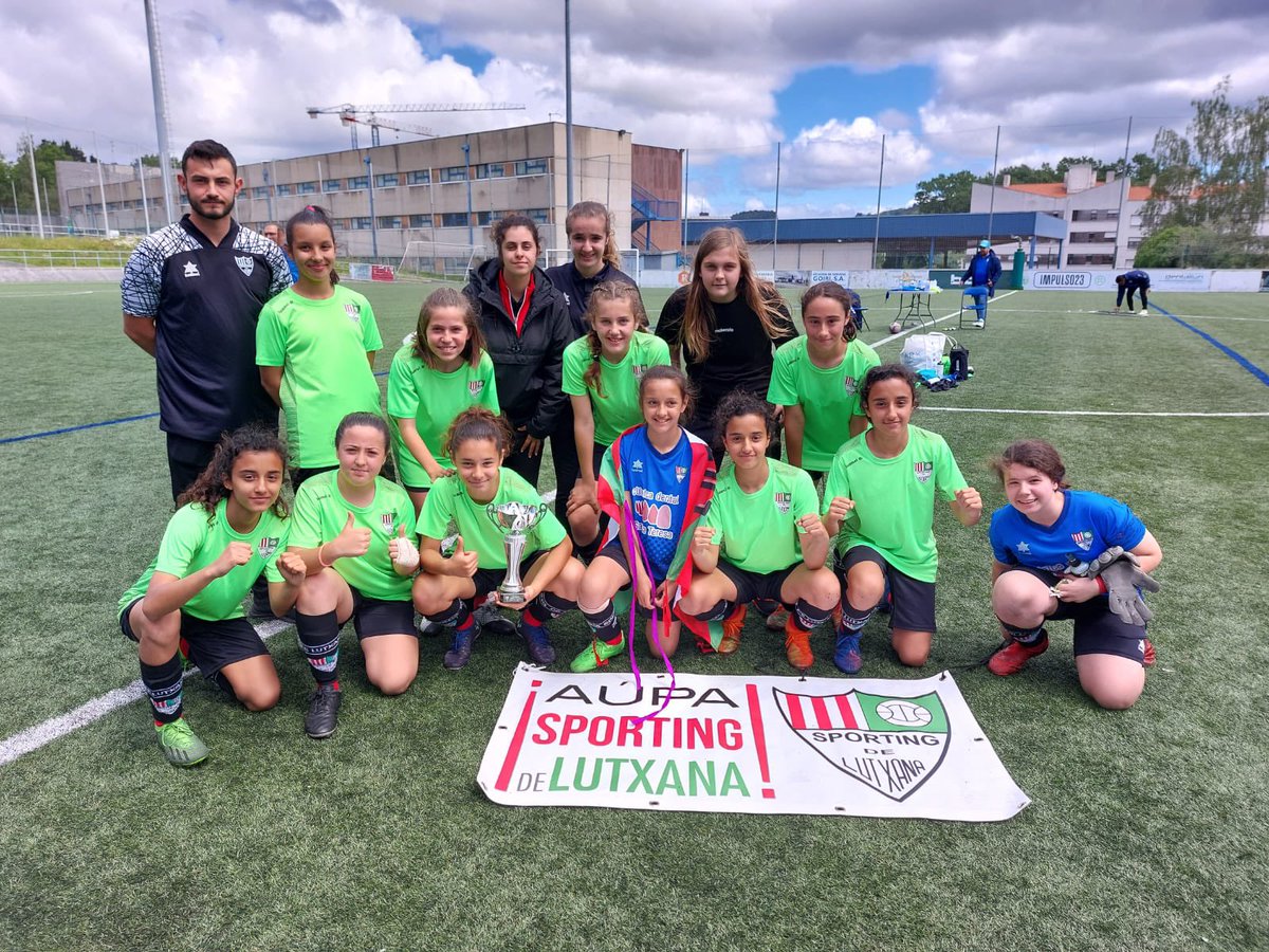 Sportin_Lutxana's tweet photo. 📢 TXAPELDUNAK‼️
El infantil Femenino se proclama txapeldun del torneo organizado por el Padura. Zorionak talde!!🔴⚪️💪
❤️🔴⚪️❤️
#AupaSporting #BatzenGaituena https://t.co/CB12TFA0DR