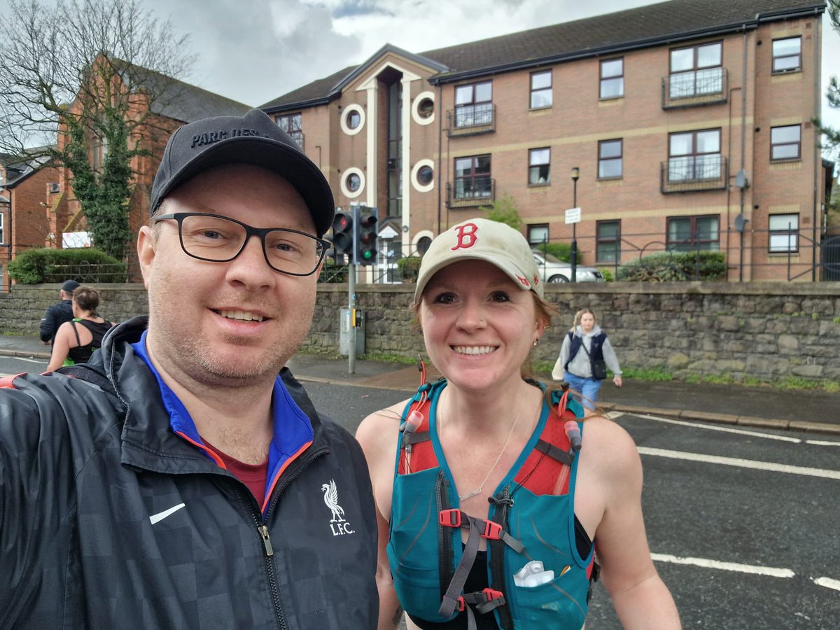 Ran262m's tweet photo. @Suzzz225 @marathonbcm @camrmitchell Stuart was telling me he got a selfie with you at mile 18 ! https://t.co/EbJzZtCoDc