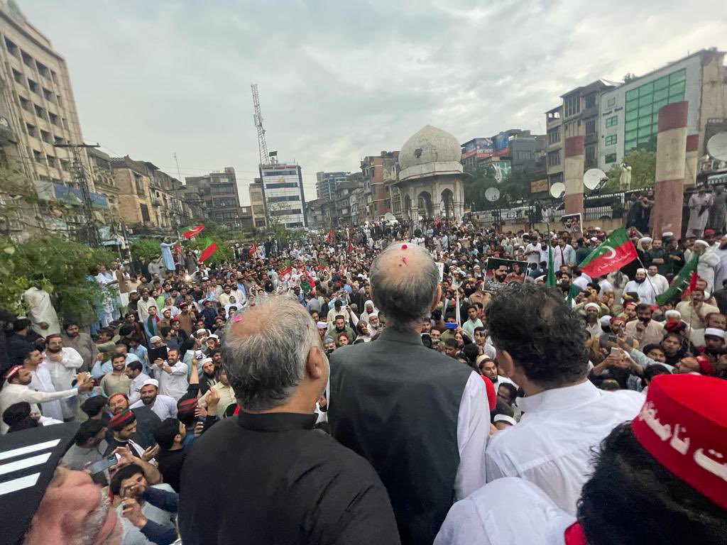 AsadQaiserPTI's tweet photo. پشاور بارش کے باوجود خیبر پختونخوا کی مرکزی ریلی رواں دواں۔ 

#مزدور_ریلی_کپتان_کےسنگ https://t.co/Ff4DXD91ZO