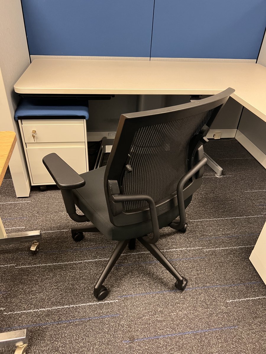 floridafurnex's tweet photo. SitOnIt Focus task chair in black now in stock! Beautiful, comfortable and affordable black mesh chair perfect for any office. 954-686-6668 #usedofficefurniture #sitonit #officechairs #liquidation #ergonomic #mesh #officefurniture #taskchair #Miami #FortLauderdale #WestPalmBeach https://t.co/pUMx3PP7vF