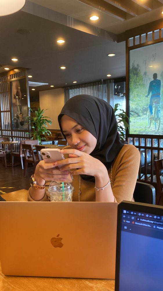 _azfk's tweet photo. @aunasrr Ordering foodpanda/grabfood to make sure I eat during my degree in college,
Celebrating birthdays (+ birthday date during PKP), 
Helping me with assignments and fyp,
Randomly buying me things for no reason.
4 pics of 4 years jatuh bangun with the same
person 🫶🏻 https://t.co/j8QxknUkxY