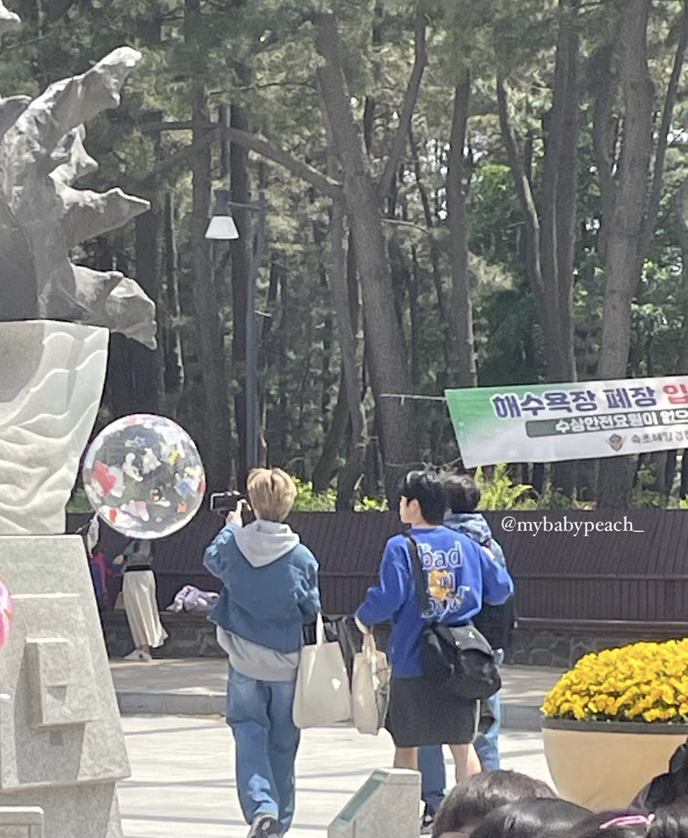 wumutipics's tweet image. an op saw wumuti and lee seunghwan at Sokcho Beach today

cr. mybabypeach_