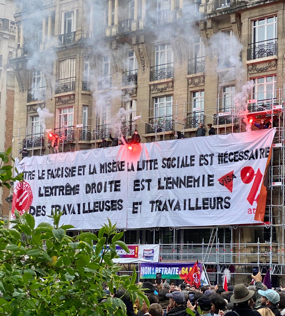 DisMoiCha on Twitter "RT vivelefeu Siamo tutti antifascisti."