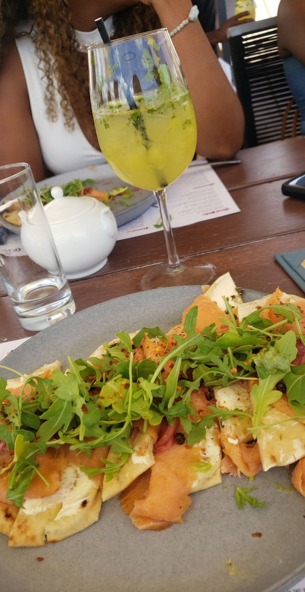 DiamondintheBlu's tweet photo. 💙🥂
#CocktailKitchen https://t.co/wejJiWBP1C