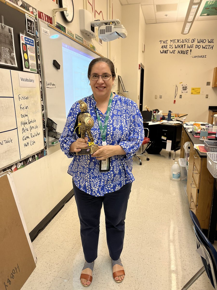 SrtaFerris's tweet photo. Congratulations to Ms. Berger, our teacher of the week! #NSWeeklyWonder #WeArePROS @FCS_NSHS_Princ @fcspbis @hobby_teach https://t.co/F2UNL1q0CT