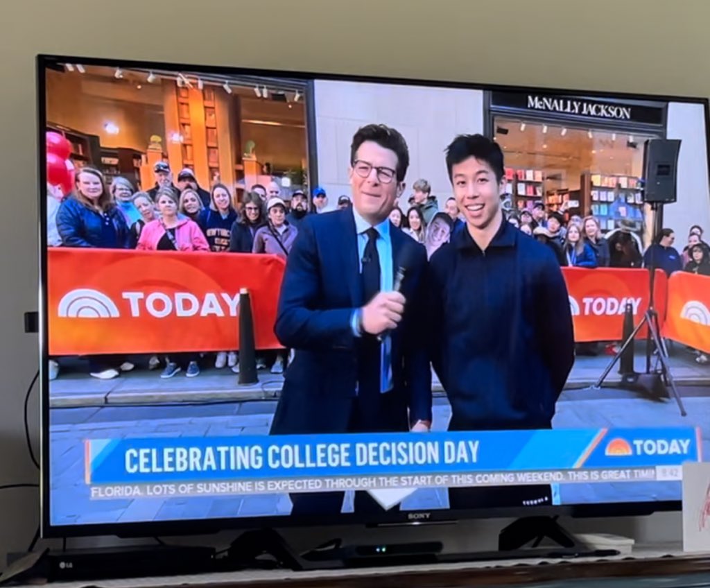 when your mom texts you from FL that an OB student is on <a href="/TODAYshow/">TODAY</a>!!  Congratulations Ethan!! 💜⚔️ <a href="/OldBridgeTPS/">The Bridge</a> <a href="/OBVBCOACH/">Andrew Hopman</a> <a href="/FazioSally/">Mrs. Fazio 💜</a> @OBSupCittadino