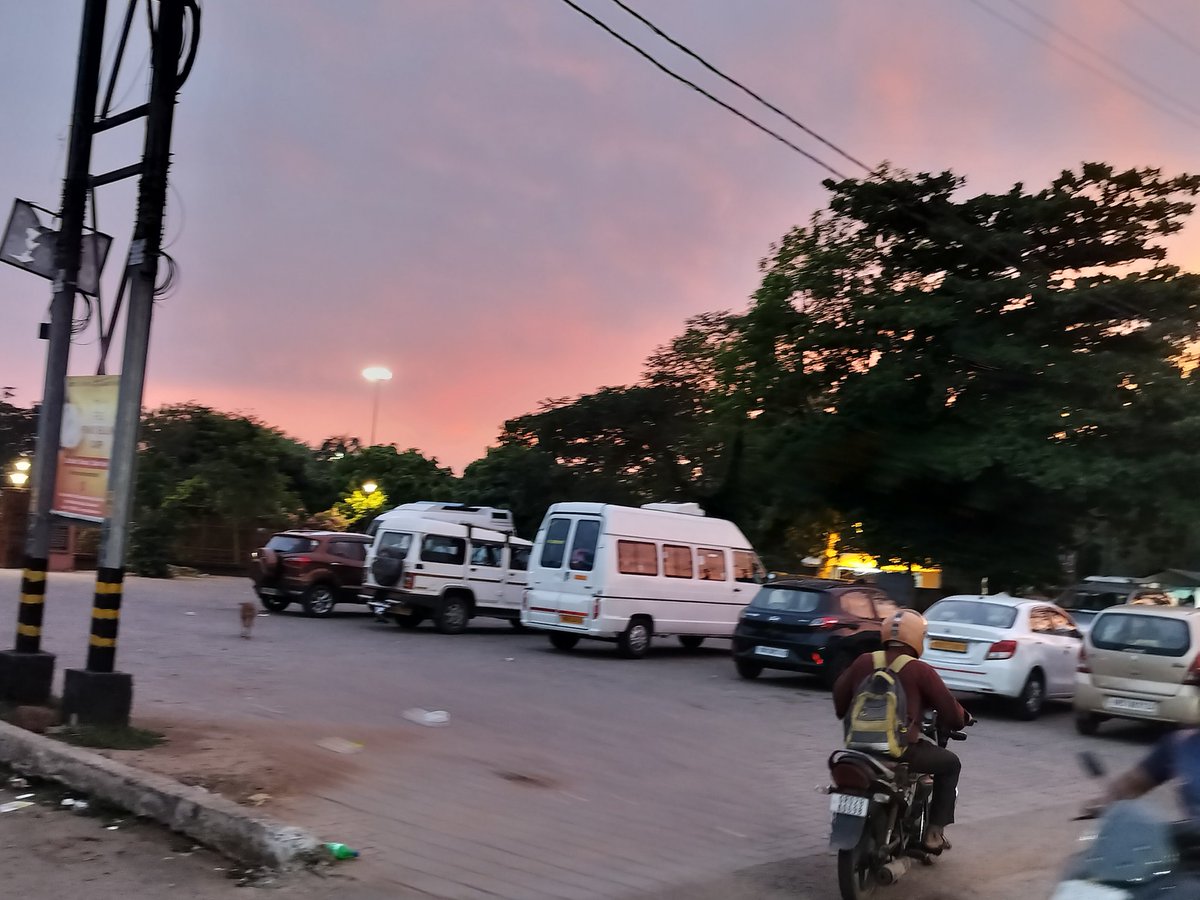 iamarchis16's tweet photo. Picturesque Sunset πΈ
#Notanedit #Nofilter
#home #nature https://t.co/05XusxFYht