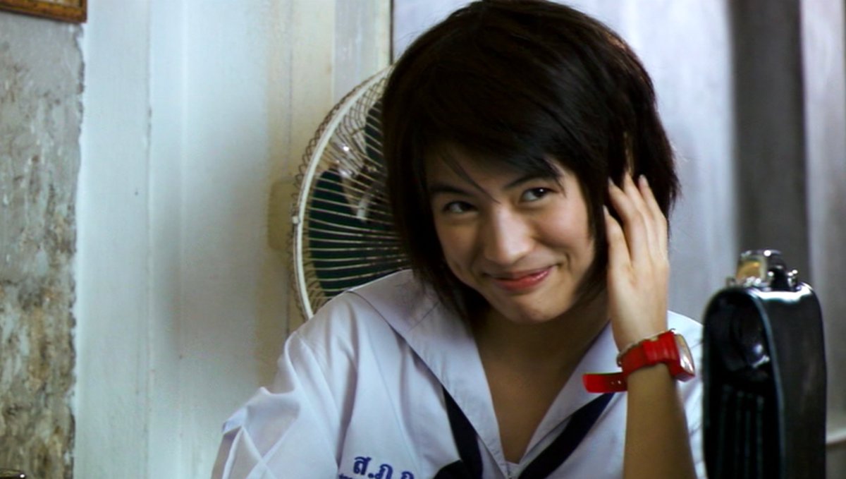 tamroyfilm's tweet photo. พี่แจม ชลธร ขวัญใจวัยรุ่นยุค MSN 
“จะมาทำไมไม่บอกก่อนจะได้สวยๆ กว่านี้”
#ม3ปี4เรารักนาย https://t.co/gXe7t1NS4K