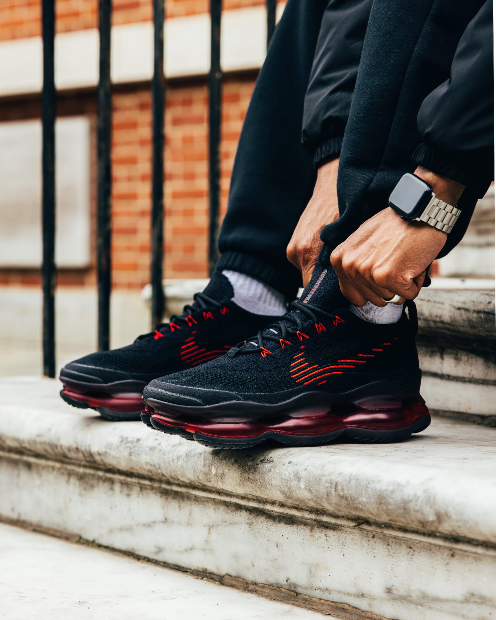 nike air max 270 flyknit black and red