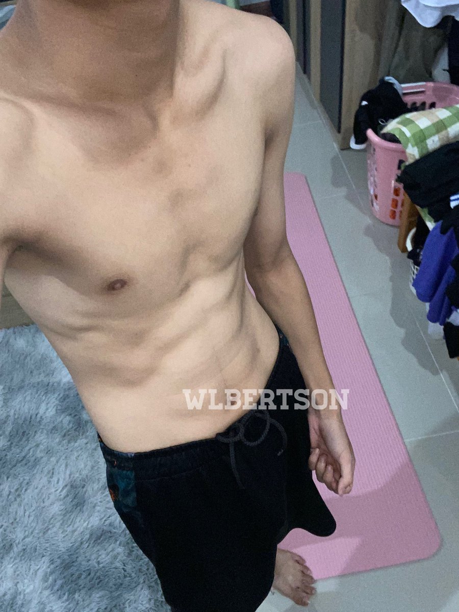 wlbertson's tweet photo. hi kumain ka na ba? kainin mo nga ko https://t.co/EEAxJ6k96L