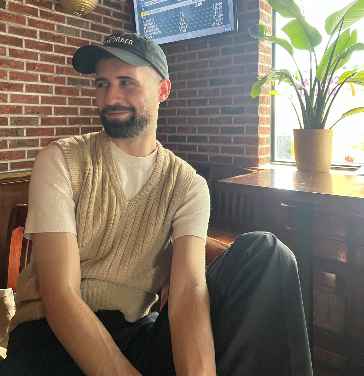 NYUGSOM_SurgRes's tweet photo. New #ResidentHighlight!!
Name: @Thomas_Amburn 
Hometown: Louisville, Kentucky 
Med School: @UKYMedicine 
#WhyNYU: Being in NYC, I get to interact with a variety of people each with unique health and social realities. 
Interests: creating, reading, cooking, travel, anything social https://t.co/1Qp11kxEBw
