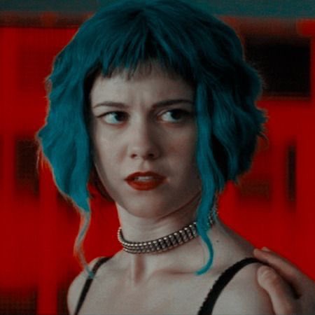 Strawberyshake8's tweet photo. Gonna get my hair cut like Ramona flowers 💐 #ramonaflowers #scottpilgrim #coloredhair https://t.co/WFroAKXapQ