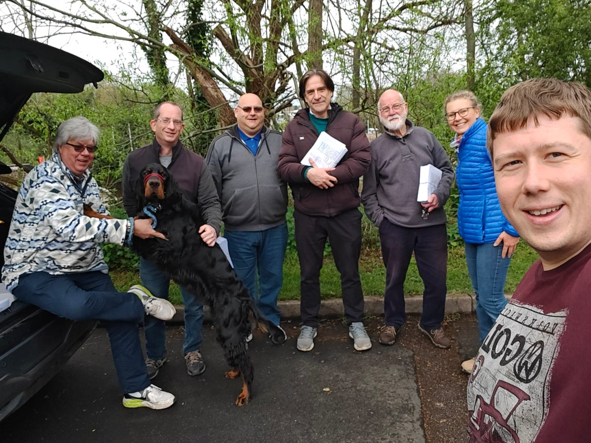 pdobb1's tweet photo. Great bank holiday Monday helping @simonphippss and @JeffHalesowen in Belle Vale and Halesowen North wards https://t.co/vDplivx9Mq