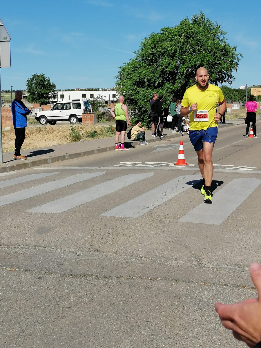 🏃🏼 Correr en casa mola.

#FiestaAtletismo