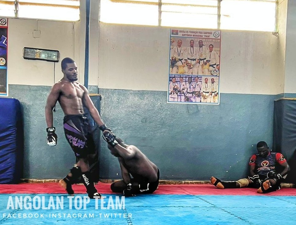 AngolanTopTeam's tweet photo. Holiday Workout‼️✅
You only become better when you cultivate the habit of helping and lifting your partners in training or in life.
The Star ⭐ here is the TEAM
#sparr #sparring
#WeAreATT🇦🇴
#AngolanTopTeam👊🏾🇦🇴 #mmaangola #angola #angolamma https://t.co/Et5XoVy8uj