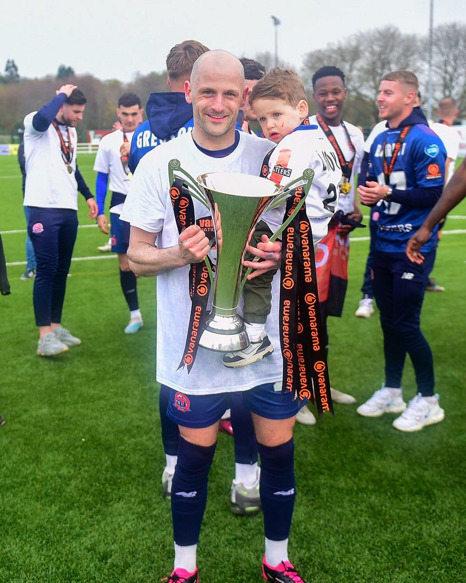 Will_Hatfield's tweet photo. CHAMPIONS 🏆 What a feeling !! Unbelievable few days 🎉🍾💙 @AFCFylde https://t.co/gUmX5hc80x