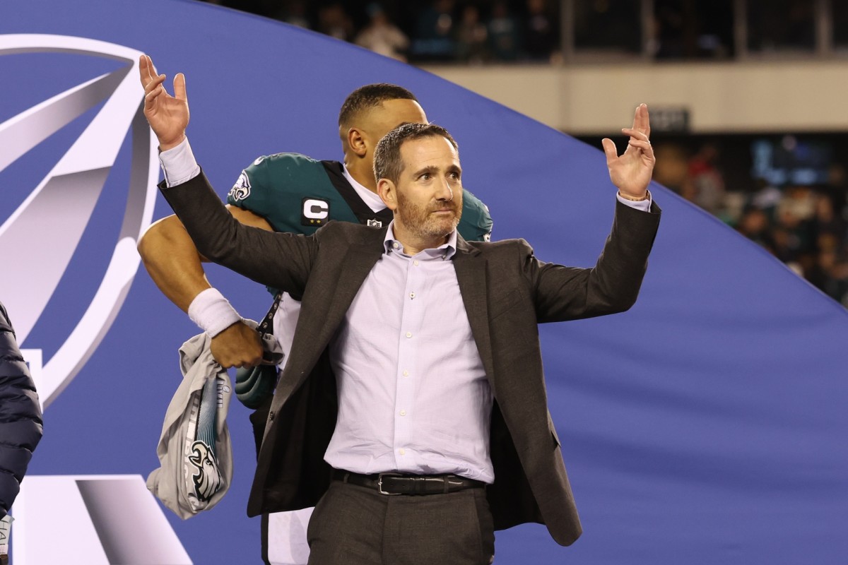 NFL_DovKleiman's tweet image. Some NFL executives around the league are getting "annoyed" with how much praise #Eagles Howie Roseman has been receiving during the Draft, per @PSchrags 

(h/t @BrandonGowton)