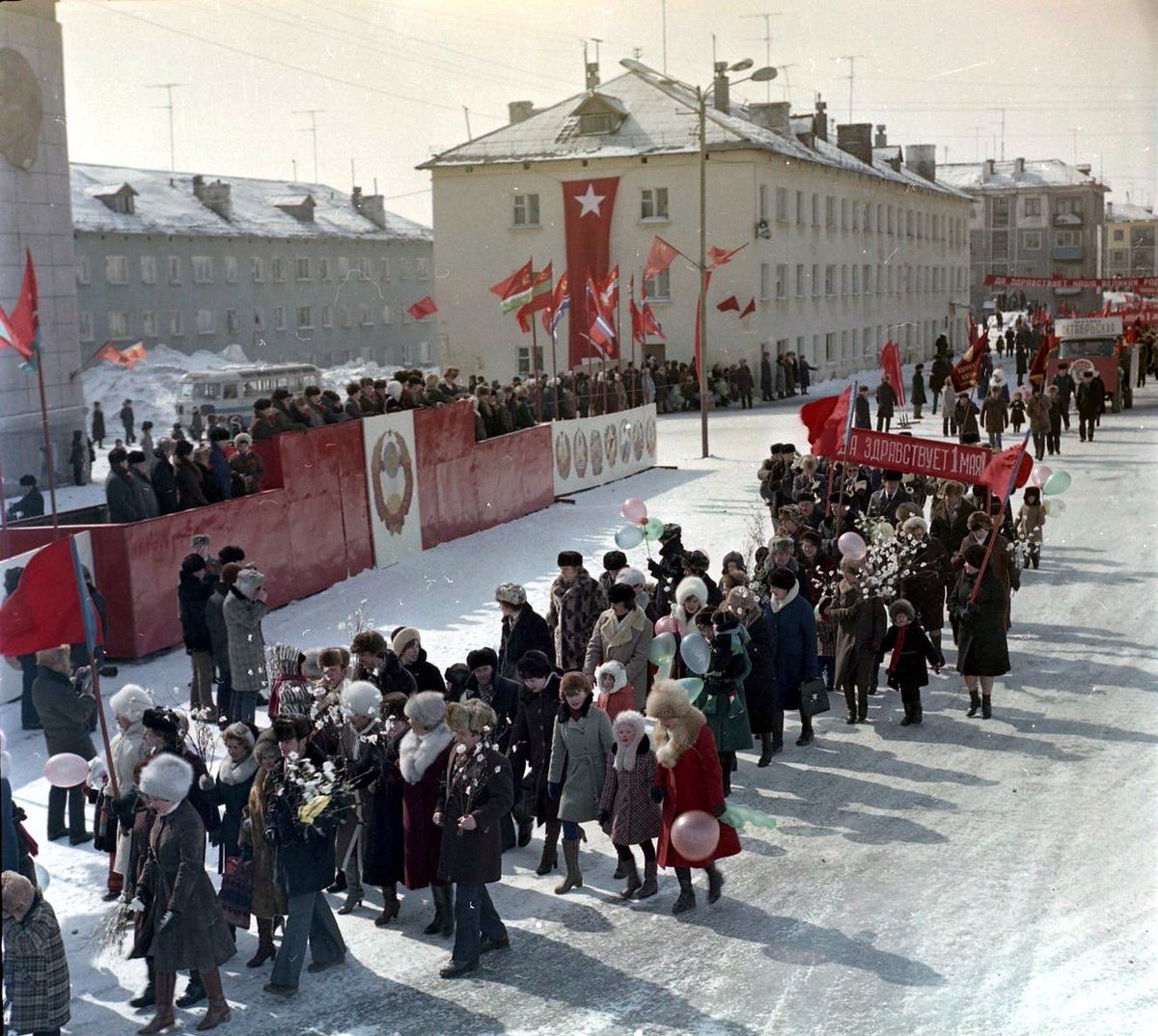 history__ru's tweet image. 1 мая в посёлке Воргашор. Воркута, 1984 год