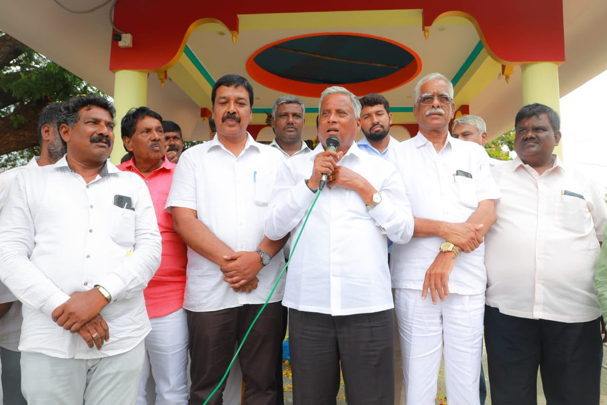 VSOMANNA_BJP's tweet photo. ಚಾಮರಾಜನಗರ ವಿಧಾನಸಭಾ ಕ್ಷೇತ್ರದ  ಕುಂಬೇಶ್ವರ ಕಾಲೋನಿ, ಕಾಳಿಕಾಂಬ ಕಾಲೋನಿ, ದಡದಹಳ್ಳಿ, ಮಹದೇಶ್ವರ ಕಾಲೋನಿ, ಅಯ್ಯನಪುರ ಸೇರಿದಂತೆ ವಿವಿಧ ಗ್ರಾಮಗಳಲ್ಲಿ, ಮತದಾರರು, ಸ್ಥಳೀಯ ಮುಖಂಡರು ಹಾಗೂ ಕಾರ್ಯಕರ್ತರೊಂದಿಗೆ ಚುನಾವಣೆ ಪ್ರಚಾರ ಮಾಡಲಾಯಿತು.
@BJP4Karnataka 
#ಚಾಮರಾಜನಗರ #ವರುಣಾ #ಬಿಜೆಪಿಯೇಭರವಸೆ https://t.co/LmUghUCjXP