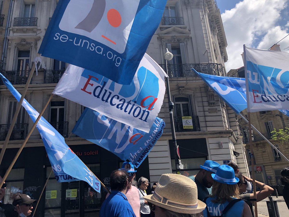 13Unsa's tweet photo. #1erMai #Stop64ans #determiné.e.s à ne rien lâcher ✊🏼 Merci pour votre présence 
#Unsa13 https://t.co/Db3jcZxcm1