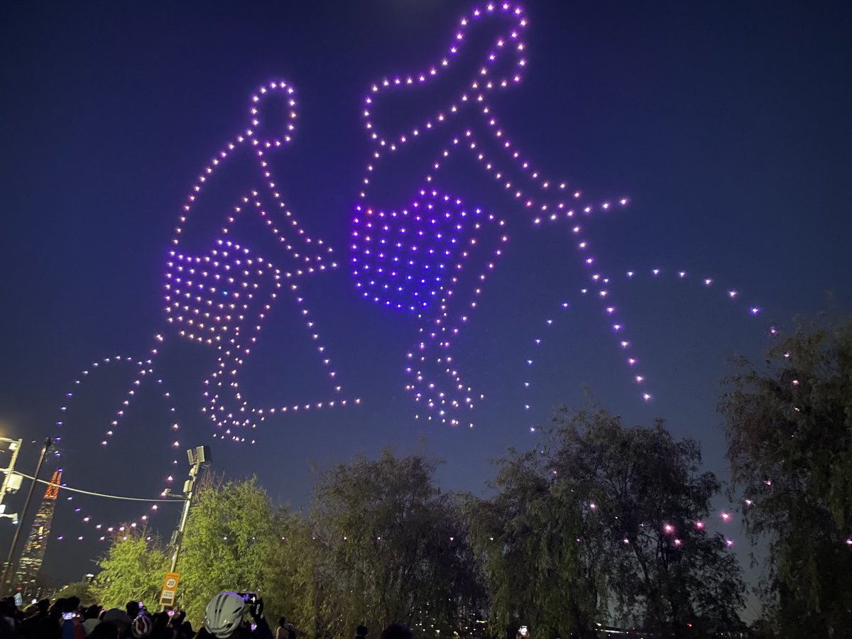 AnneKOvind's tweet image. Enjoyed the Hangang Drone Light Show tonight with thousands of enthusiastic Seoulites and visitors #seoulfesta ⁦@VisitSeoul⁩ ⁦