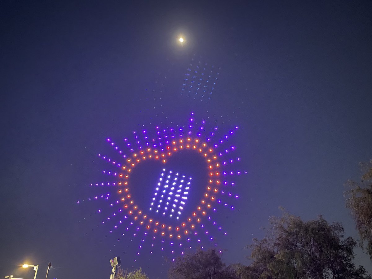 AnneKOvind's tweet image. Enjoyed the Hangang Drone Light Show tonight with thousands of enthusiastic Seoulites and visitors #seoulfesta ⁦@VisitSeoul⁩ ⁦