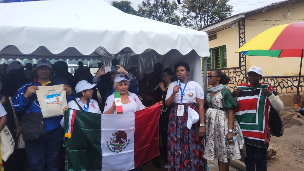 kimironkosecto6's tweet photo. None #Kimironko kugasoko gakoreramo abahoze arabazunguzayi twakiriye abashyitsi babarizwa muri #Sytrieci akaba ari #Cyndicate ivuganira imirimo itanditse (imformal sectors) ikirori cyagenze neza bishimye ndetse baranahaha.@CityofKigali @Gasabo_District https://t.co/XEYENK8vl0