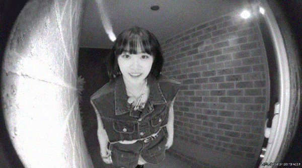 melonchaewon's tweet photo. my front door? https://t.co/UgquE8km13