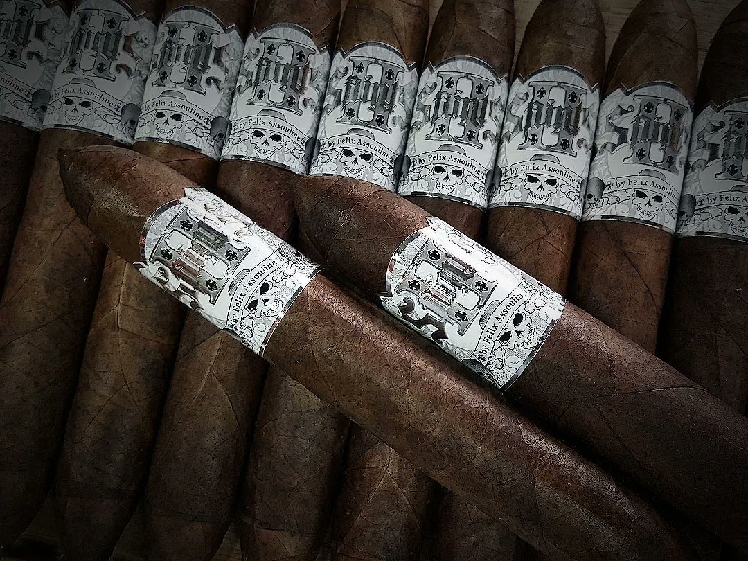Cigars2Me's tweet photo. When a cigar is not timid to be bold and brave! IISaints Platinum is a 
full smoke with a clean finish...
For more information, visit: https://t.co/iDPb9P735X
FIND IT at https://t.co/wvTnWLYNXR
#cigars #felixassouline #cigars2me #cigarsofinstagram #cigarsnlife #cigarshop #whiskey https://t.co/DpA7yHD8HR