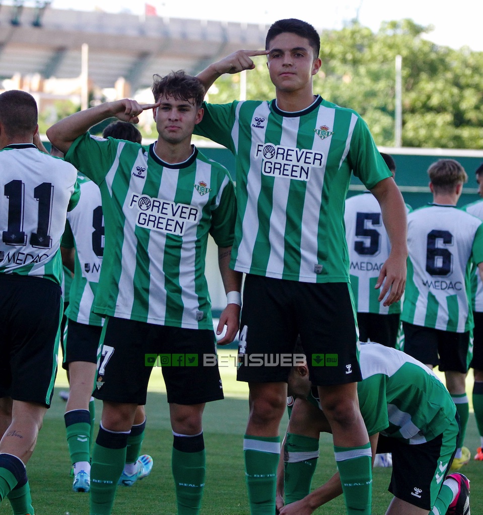 betisweb's tweet photo. ⚽️ #GALERÍA fotográfica
📸 @Pelusa97
⚔️ #BetisDH vs #RecreDH 2-1
📅 Jornada 33

➡️ https://t.co/5QlXek8Na0

#CanteraBetis #VamosBetisDH #Betis 💚 https://t.co/ZbNtR2DAYb