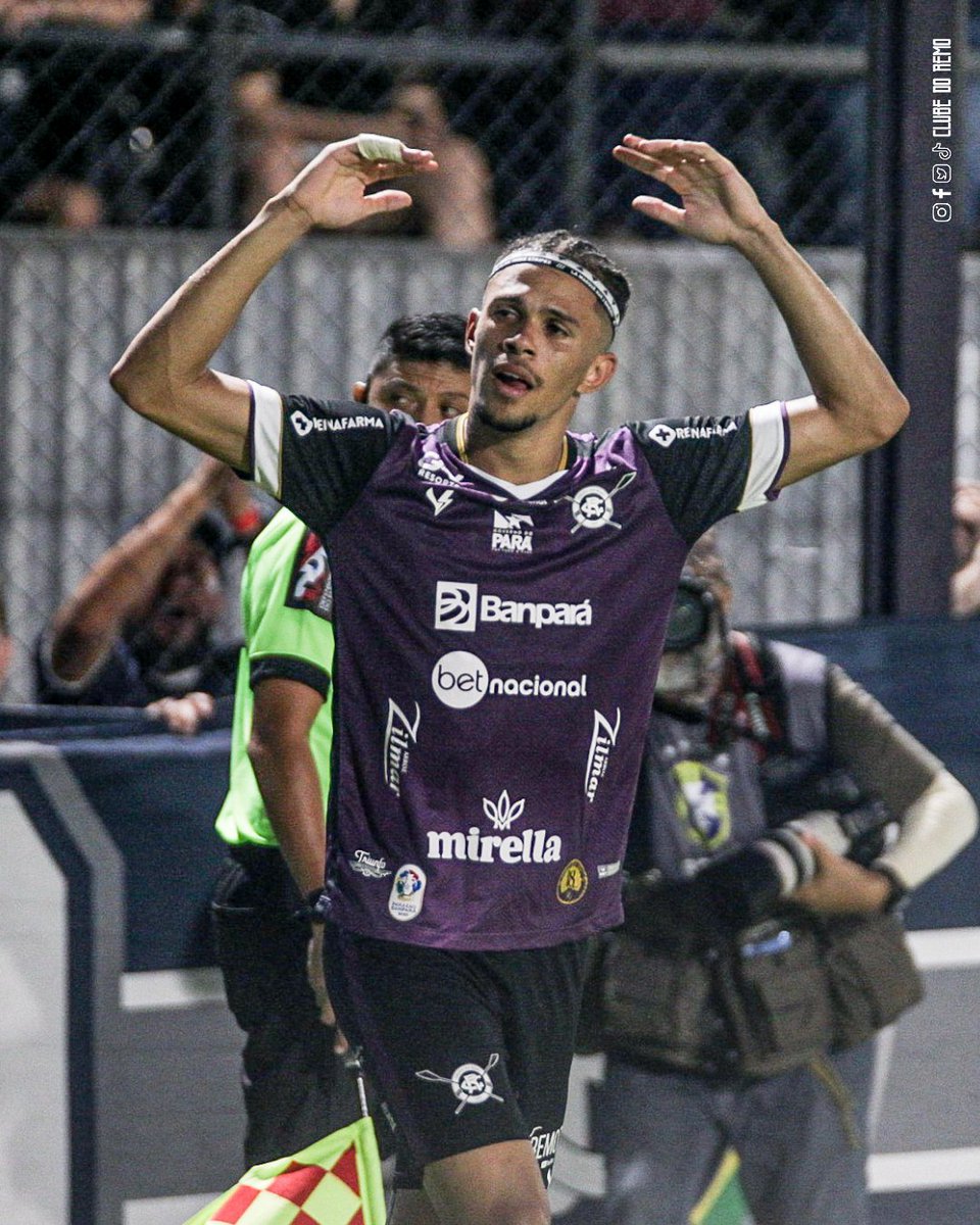 ClubeDoRemo's tweet photo. O primeiro gol com a camisa azulina é de emocionar! Valeu, Pablo Roberto, seguimos! ⚽🦁
📸 Samara Miranda/Remo
#OReiDaAmazônia #Parazão2023 #REMxCAM https://t.co/zMVzL14Wwc