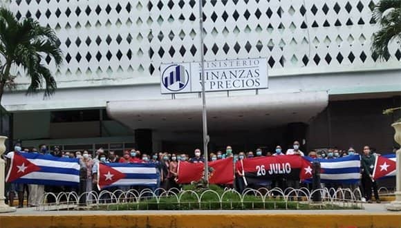 🎊🎉 Felicidades para todos los trabajadores cubanos, en especial para los de <a href="/finanzasprecios/">Ministerio de Finanzas y Precios Cuba</a> y su sistema, que cada día entregan lo mejor por la  Patria poniendo 👐 y ❤ 
#JuntarYVencer 
#1DeMayo