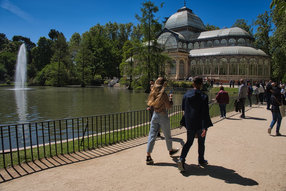 Paisajedela_Luz's tweet photo. These Dreams Palacio de Cristal @_ElRetiro 

"These dreams go on when I close my eyes
Every second of the night I live another life
These dreams that sleep when it's cold outside
Every moment I'm awake the further I'm away"

Heart https://t.co/nMSrcmPJSd